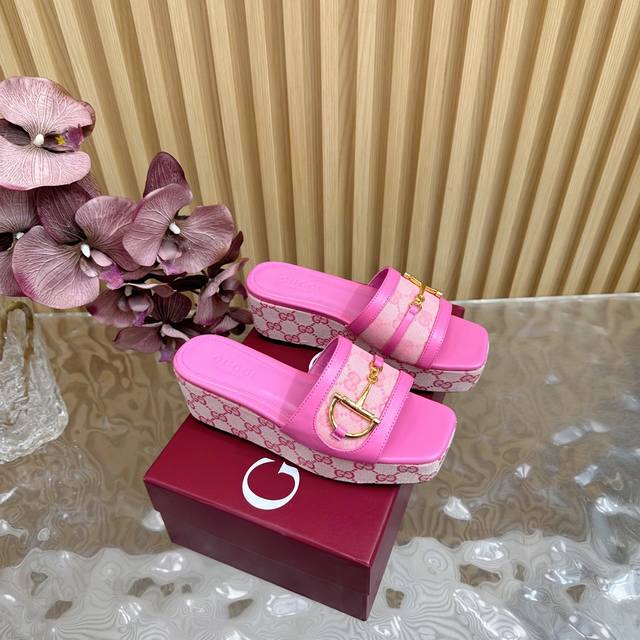 2025 New Gucci classic horsebit monogram thick-soled slippers Retro, fashionable