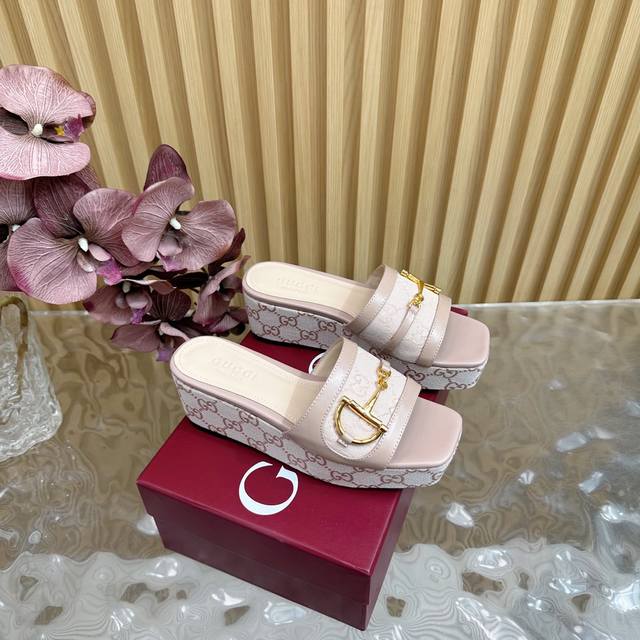 2025 New Gucci classic horsebit monogram thick-soled slippers Retro, fashionable