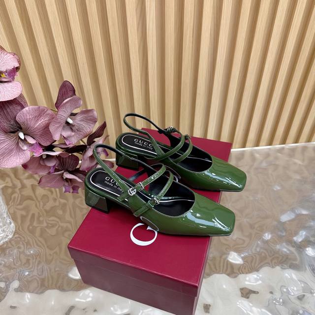 2025 Early Spring Gucci Chunky Heel Horsebit Diamond Buckle Sandals As an outsta