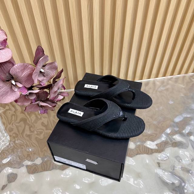 2025 New catwalk model Alaia