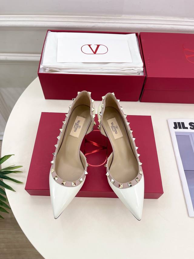 Valentino 2025Ss Spring and Summer New Product Vt Pointed Toe Hollow Rivet High