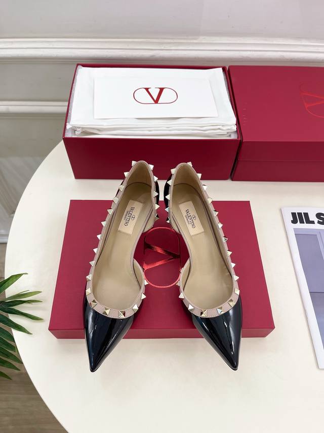 Valentino 2025Ss Spring and Summer New Product Vt Pointed Toe Hollow Rivet High