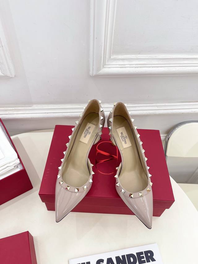 Valentino 2025Ss Spring and Summer New Product Vt Pointed Toe Hollow Rivet High
