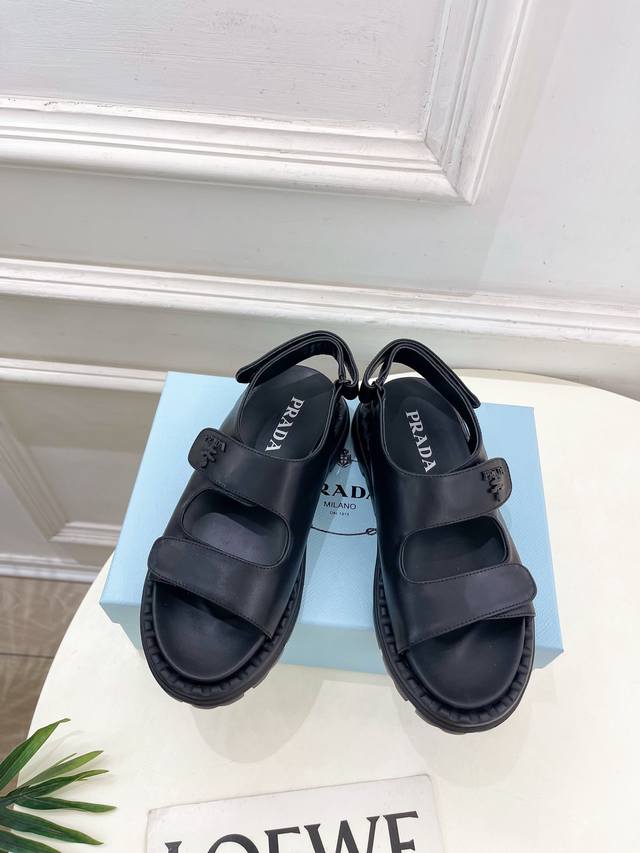 Prada 25 2025 Spring and Summer New Products Counter Show Model Casual Couple Be