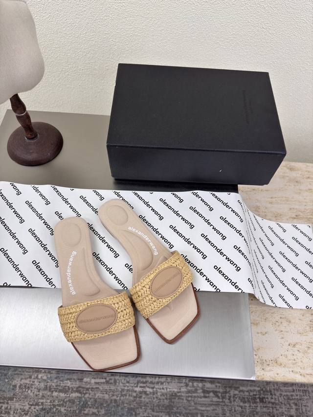 Alexanderwaog King Pp grass woven Logo slippers Pink ~ flat bottom design Aprico