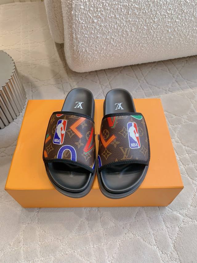 Factory price P Men's Louis Vuitt* Classic men's presbyopic beach slippers Velc