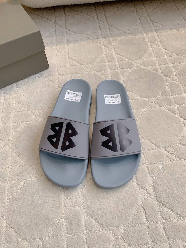 Factory price P Men's Balenciag* Classic men's beach slippers Casual versatile
