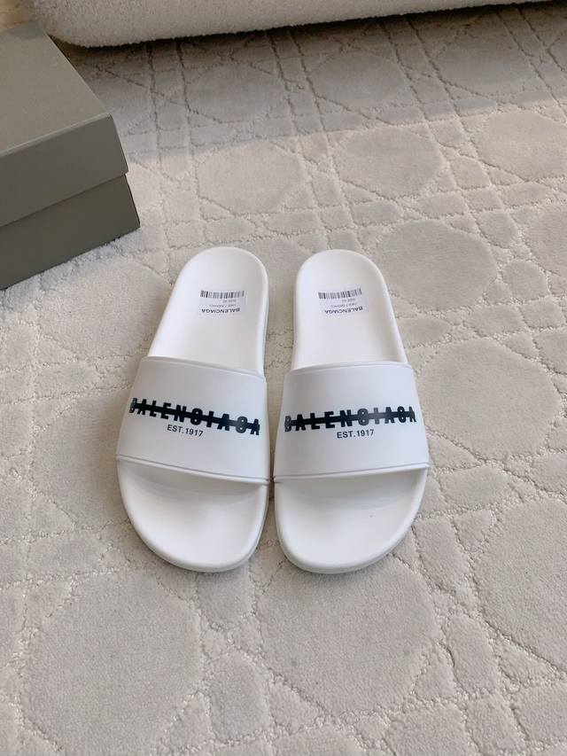 Factory price P Men's Balenciag* Classic men's beach slippers Casual versatile
