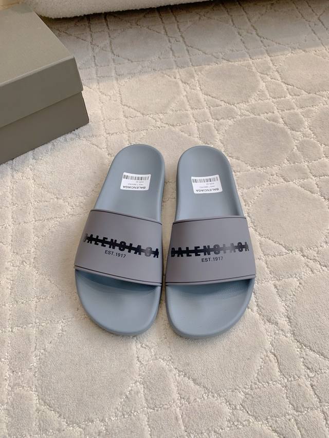 Factory price P Men's Balenciag* Classic men's beach slippers Casual versatile