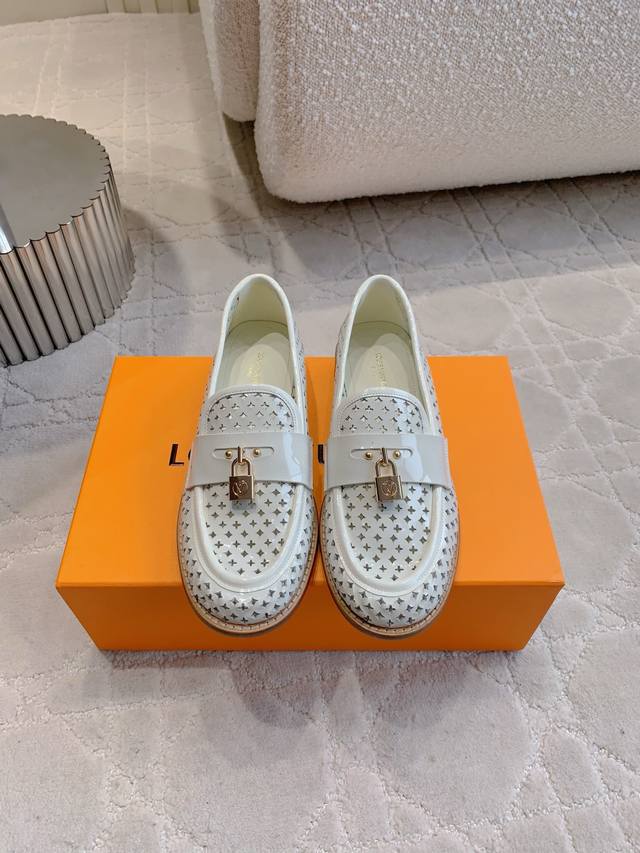 factory price P Louis Vuitt* new hollow loafers comfortable and breathable lock