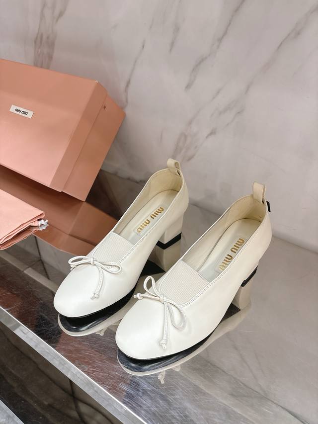 Miumi*2025 spring and summer new ballet shoes, full of high-end feeling. This se