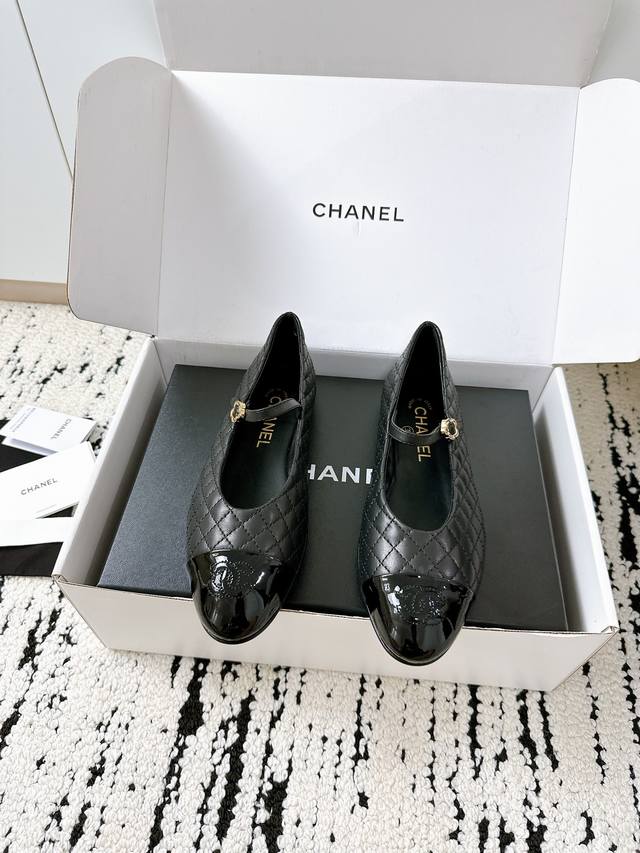 airplane box +10 **Chanel Chanel ballet flats