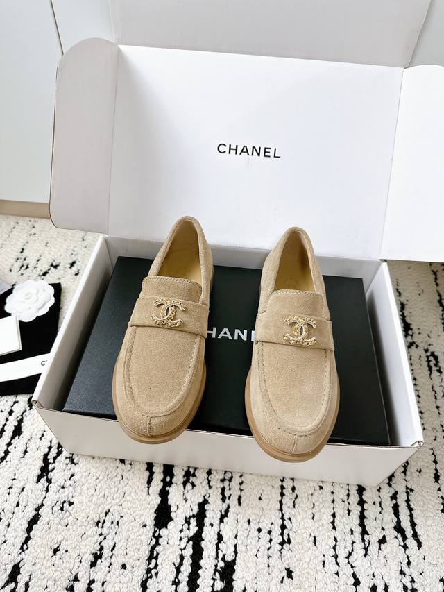 Plus P50 for airplane box Chanel loafers