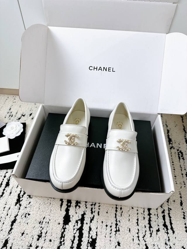 Plus P50 for airplane box Chanel loafers
