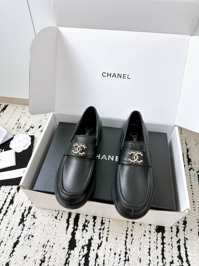 Plus P50 for airplane box Chanel loafers