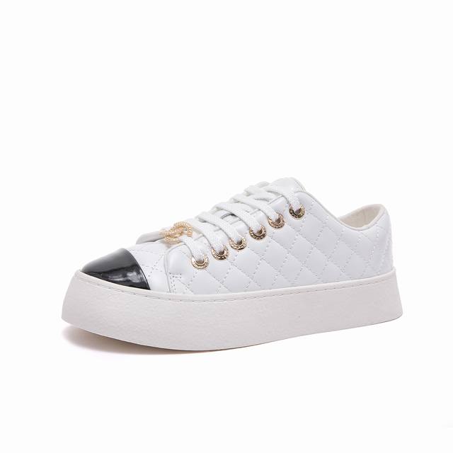 Chanel Chanel 2025 counter top casual sports shoes This classic design; the uppe