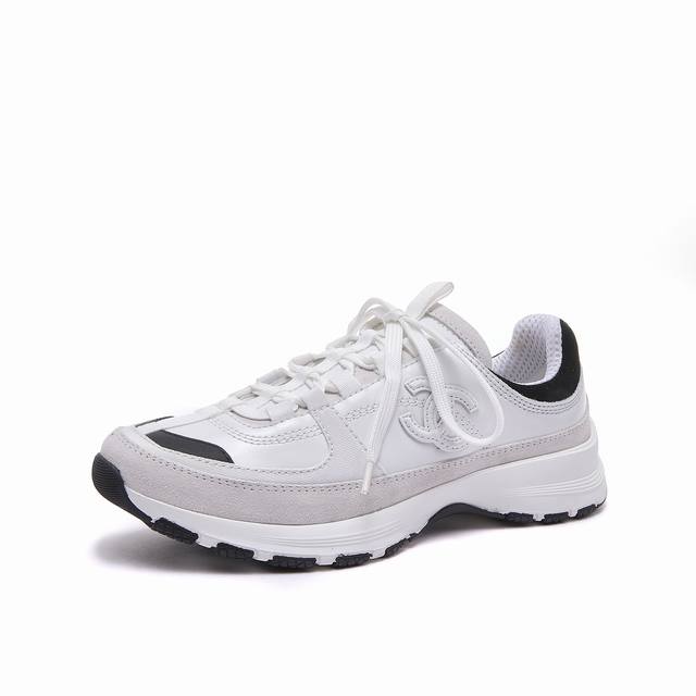 Chanel Chanel 2025 top-level casual sports shoes This classic design; the upper