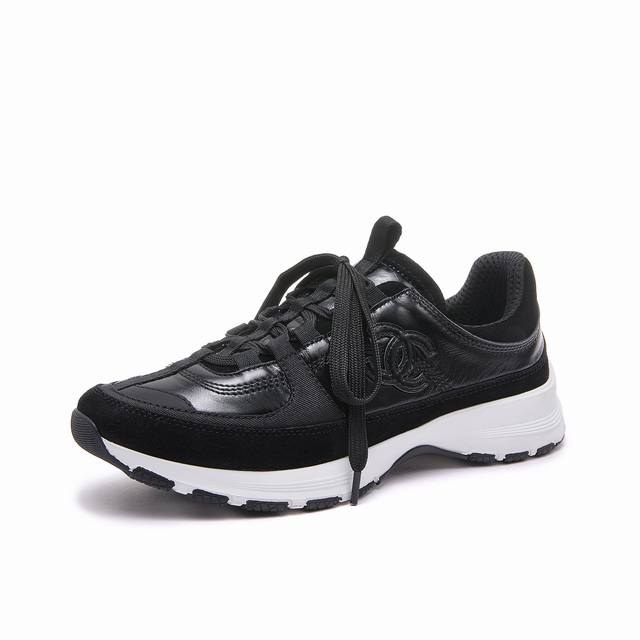 Chanel Chanel 2025 top-level casual sports shoes This classic design; the upper