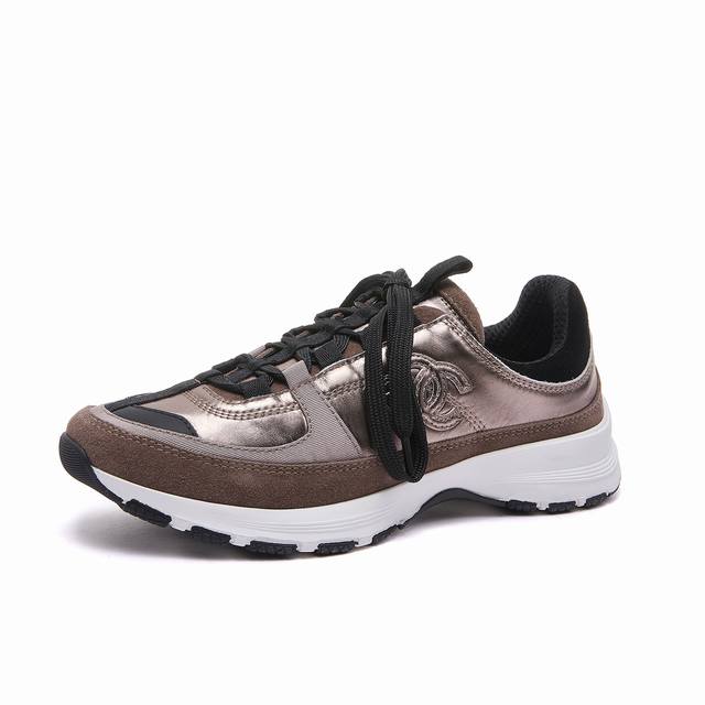 Chanel Chanel 2025 top-level casual sports shoes This classic design; the upper
