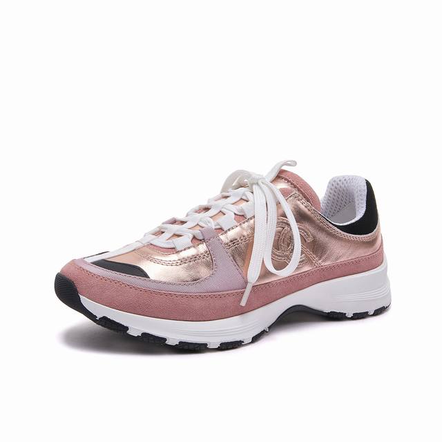 Chanel 2025 top-level casual sports shoes This classic design; the upper is embr