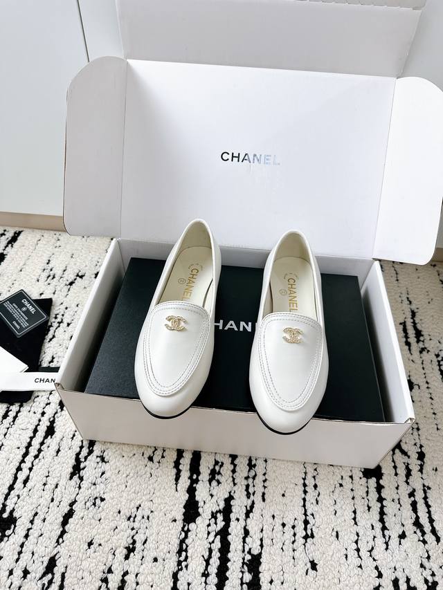 airplane box + 10**Chanel 25 A new summer shoes
