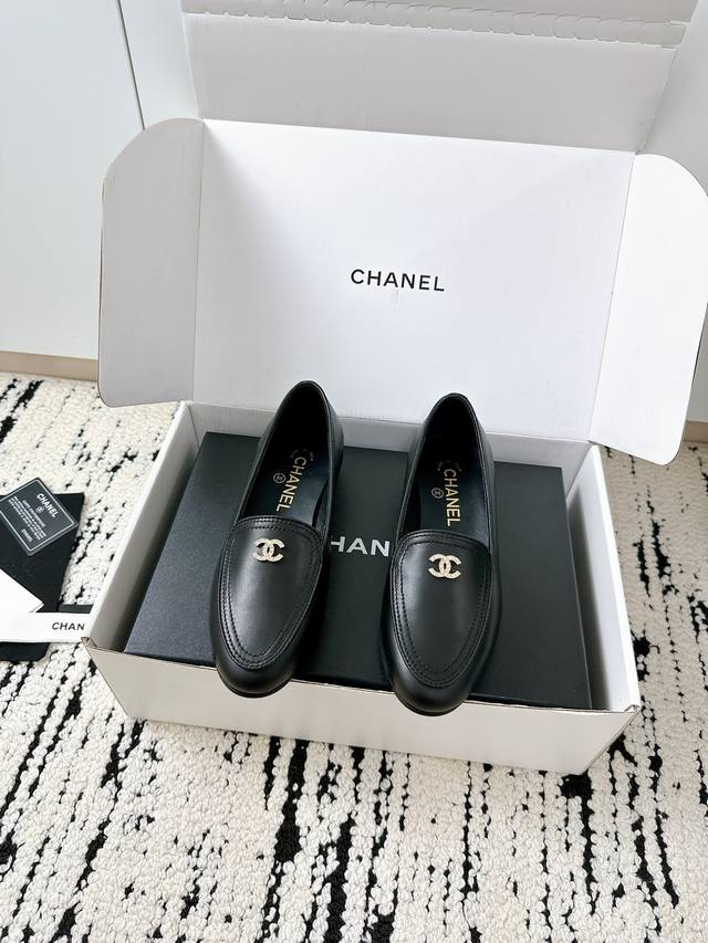 airplane box + 10**Chanel 25 A new summer shoes