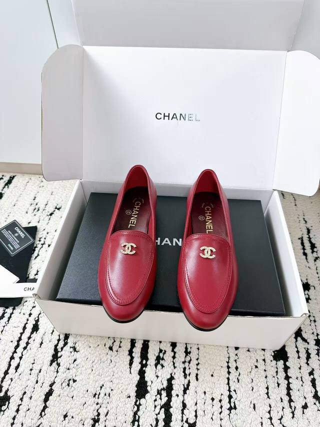 airplane box + 10**Chanel 25 A new summer shoes