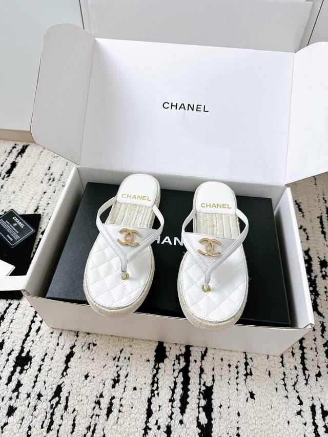 airplane box + 10**Chanel 25 A new summer straw slippers