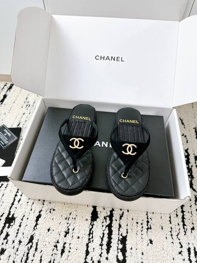 airplane box + 10**Chanel 25 A new summer straw slippers