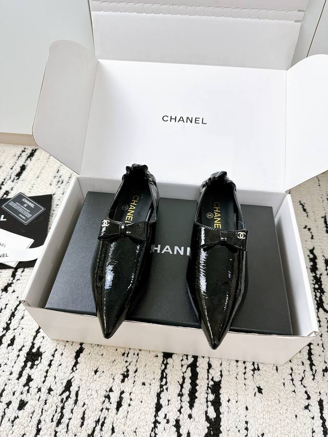 airplane box + 10 **Chanel 25 A new summer style