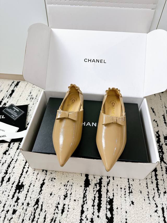 airplane box + 10 **Chanel 25 A new summer style