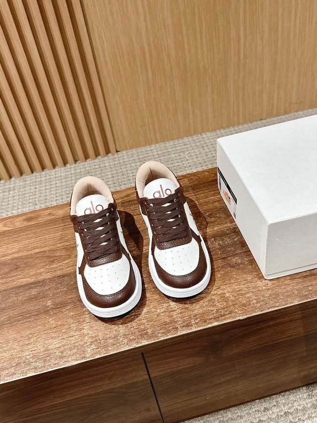 New color-blocking white shoes with thick soles, comfortable and casual style A