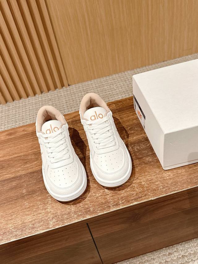 New color-blocking white shoes with thick soles, comfortable and casual style A