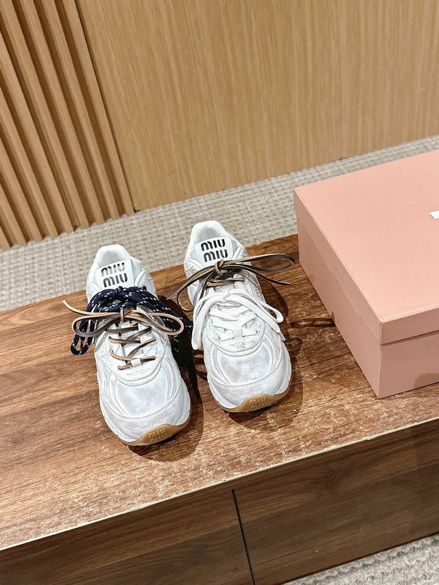 Miu Miu's new color-brushed sneakers, dad shoes still continue the design of th