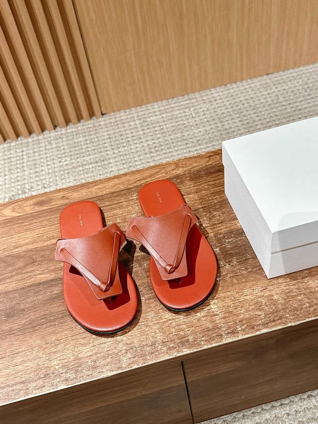 Dongguan produced# The latest Dongguan produced high-quality angled slippers Whe