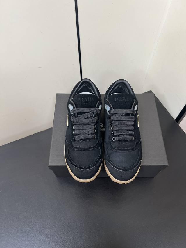 Prada Prada autumn and winter latest triangle retro couple casual shoes origina