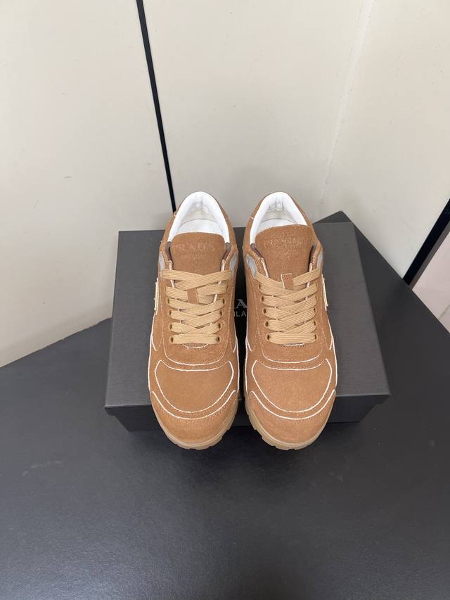 Prada Prada autumn and winter latest triangle retro couple casual shoes origina
