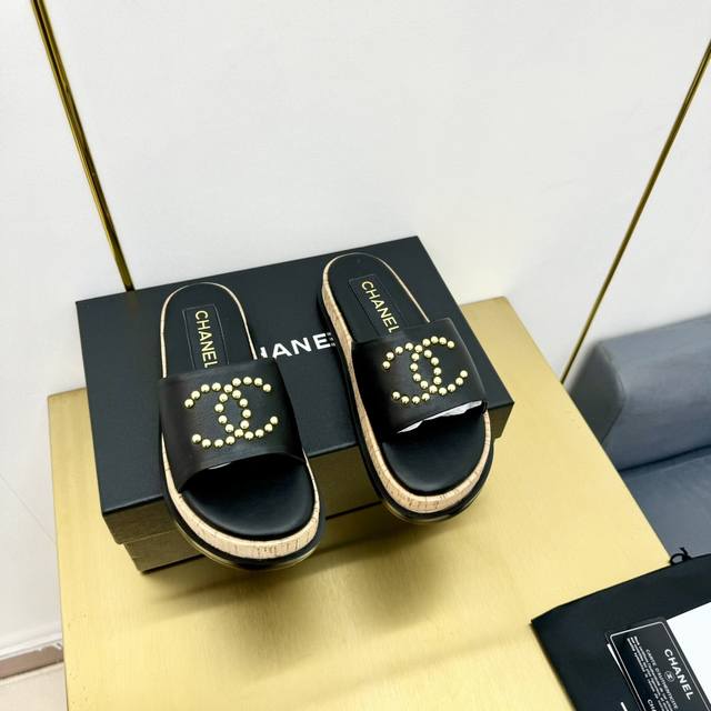 24P The hottest sandals in early autumn are snapped up in the counters. The hott