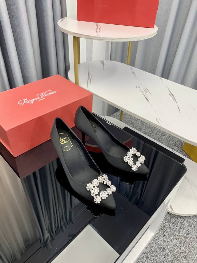 Rv Virgule diamond buckle satin slingback shoes The new crystal buckle is amazin