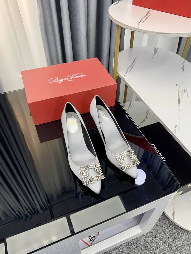 Rv Virgule diamond buckle satin slingback shoes The new crystal buckle is amazin
