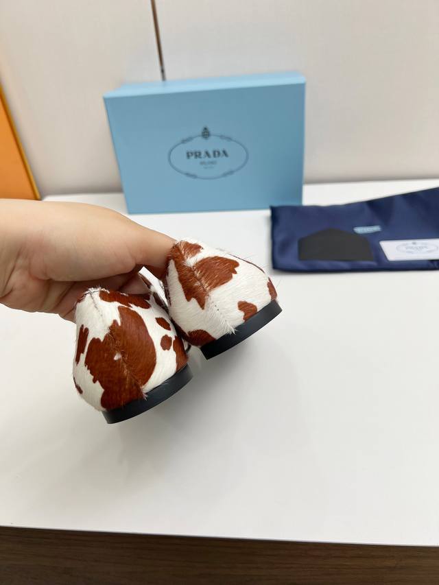 Prada25 new cow color leather dancing shoes, small leather shoes, loafers, retro
