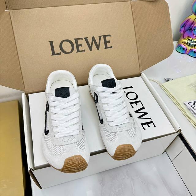 Exclusive top version, long-term production Loewe's latest color matching Dexte