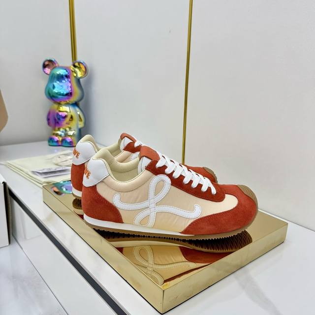 Exclusive top version, long-term production Loewe's latest color matching Dexte