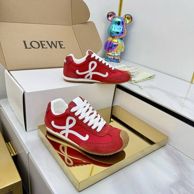 Exclusive top version, long-term production Loewe's latest color matching Dexte