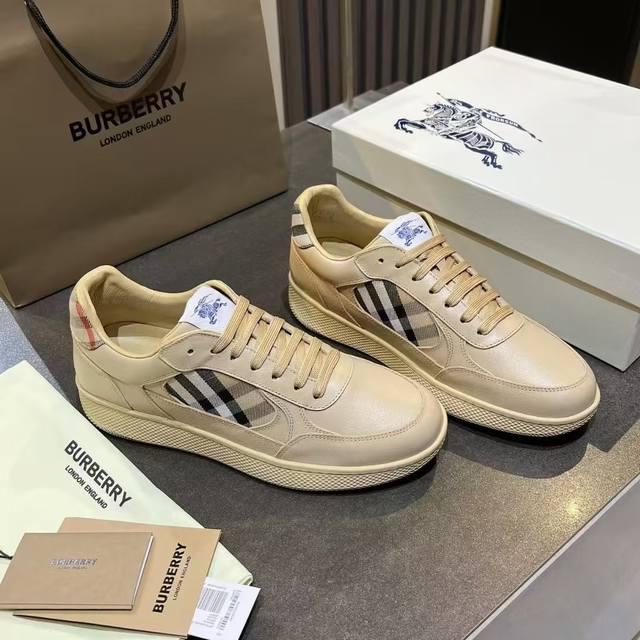 Men's size +10! Italian-made sneakers in smooth calfskin with contrast cuffs an