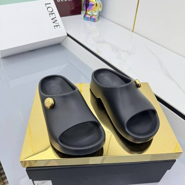 2025 The latest Loewe SS limited edition summer slippers, with the hottest color
