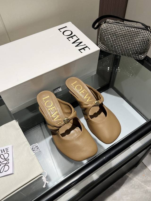 2025 The latest Loewe SS limited edition summer slippers, with the hottest color