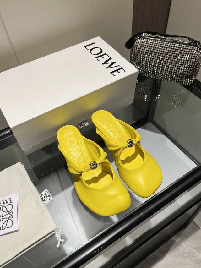 2025 The latest Loewe SS limited edition summer slippers, with the hottest color