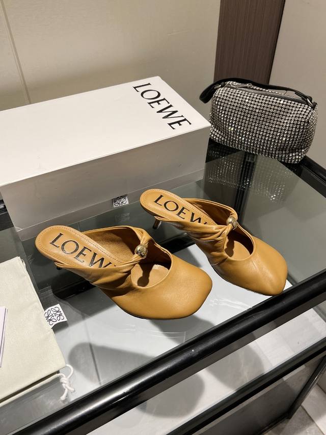2025 The latest Loewe SS limited edition summer slippers, with the hottest color