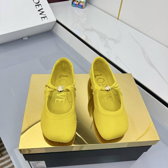 Factory Price Pp: Loeve 2025 Summer New Super Soft Nappa Leather Pebble Ballet